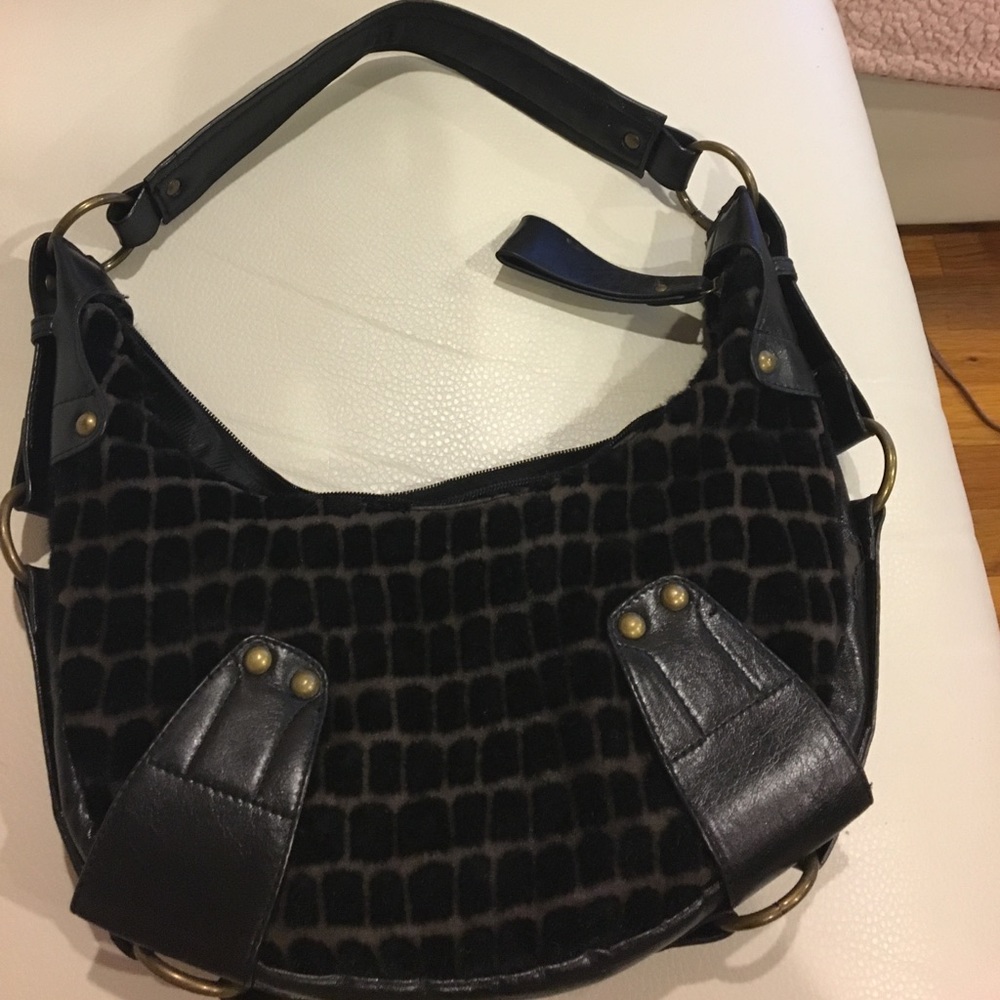 Black shoulder bag