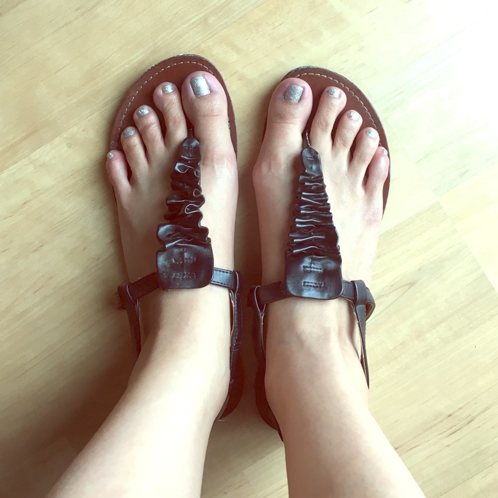 Love these black sandals- ❤️