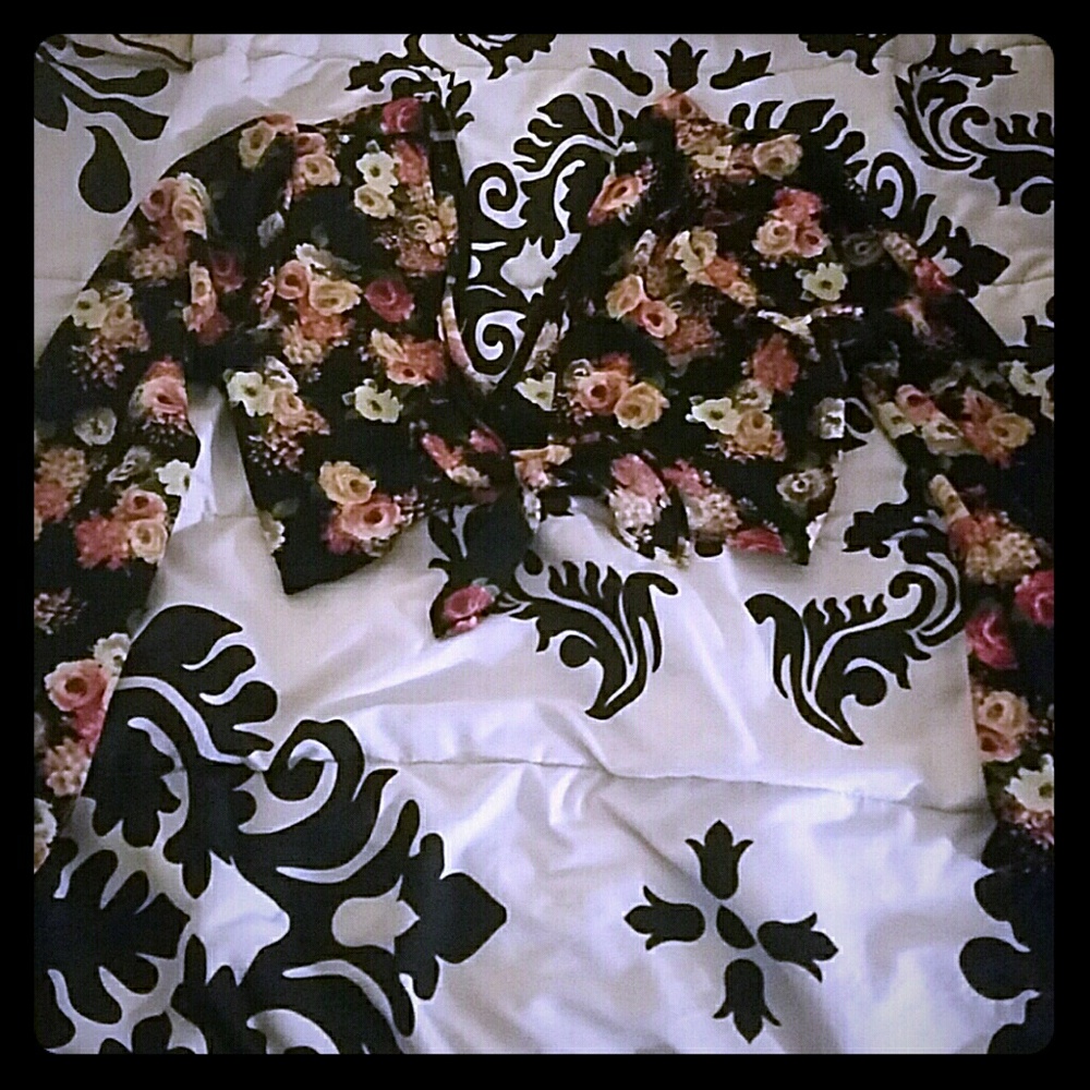 Long sleeve floral crop top