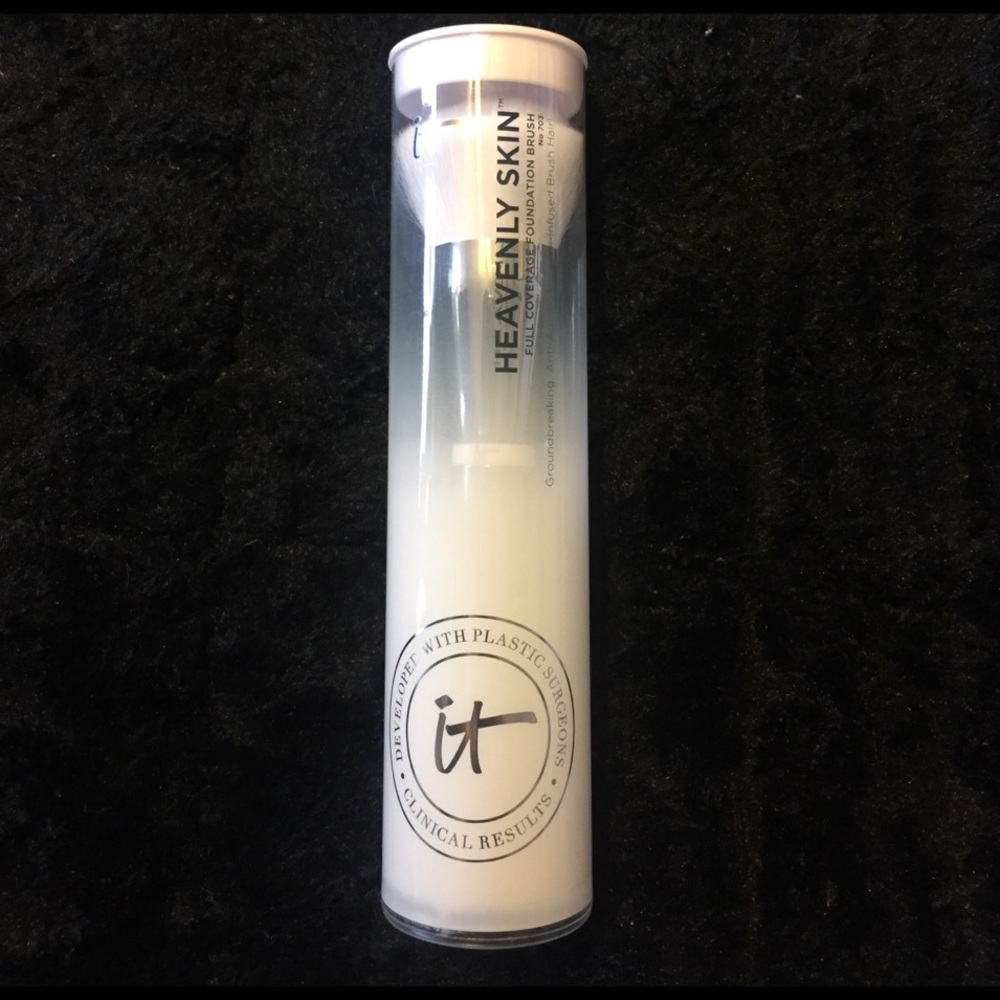 It Cosmetics Heavenly Skin Brush