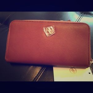 Adrienne Vittadini cognac charging wallet