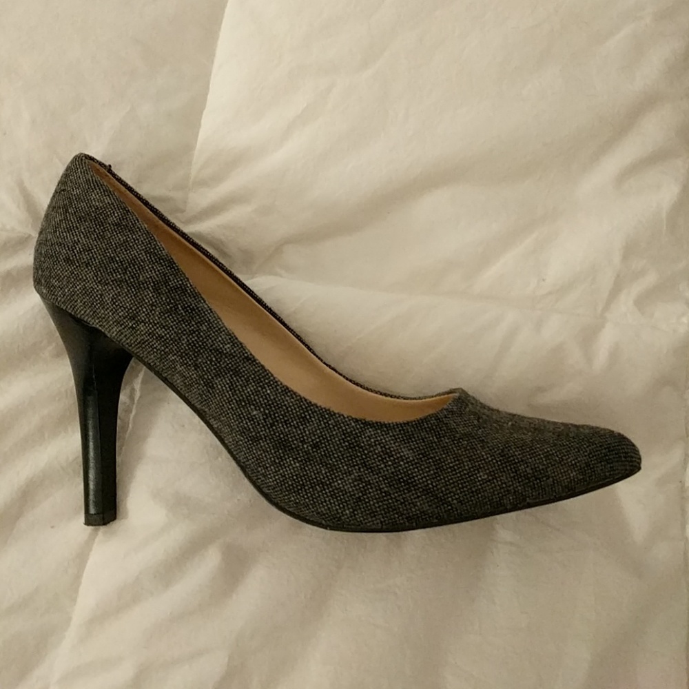 Nine West Wendle point toe pumps in gray tweed