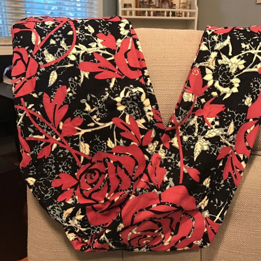 Lularoe OS New Rose Print Leggings
