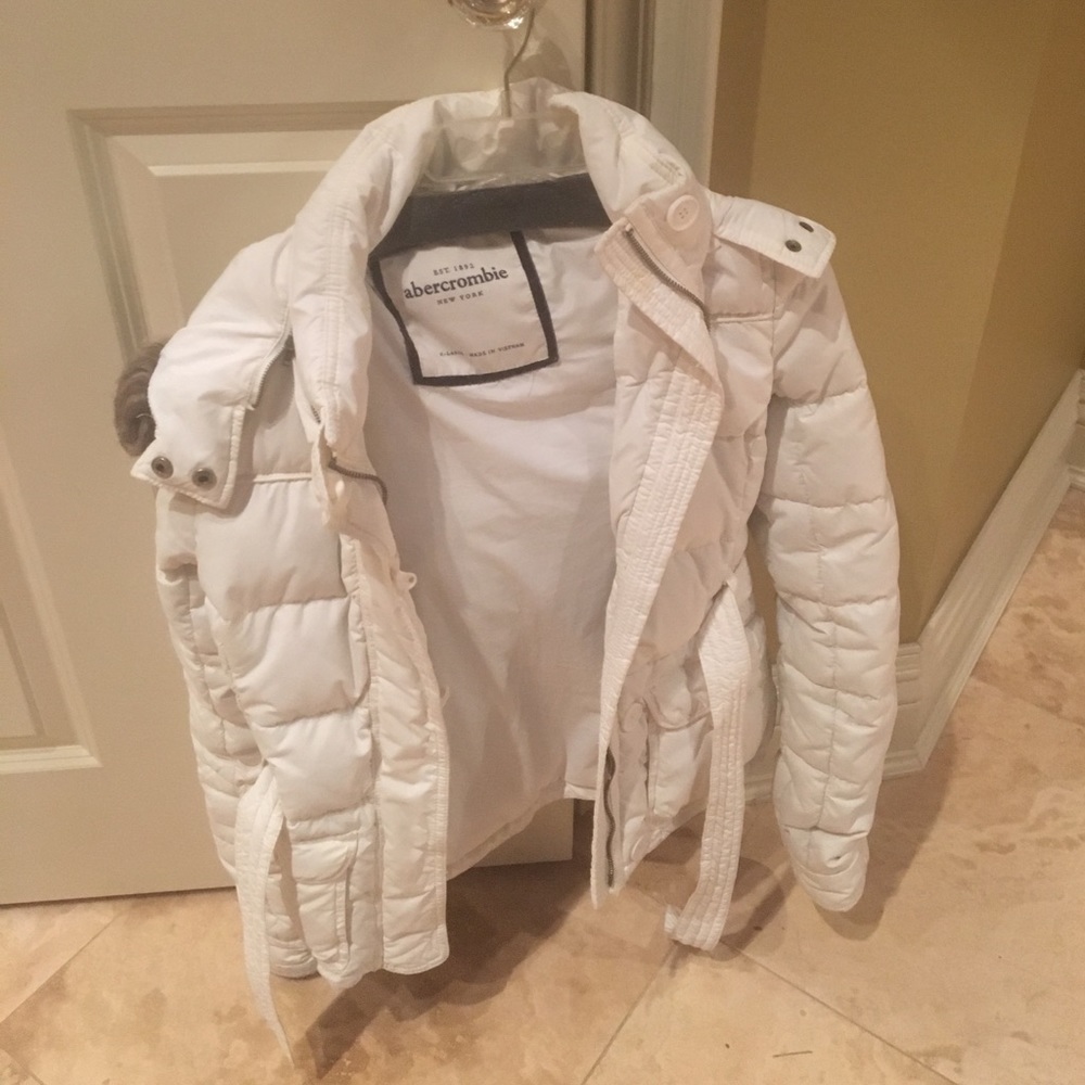 White abercrlmbie jacket with white belt