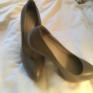 Pour la Victoire Platform Pumps