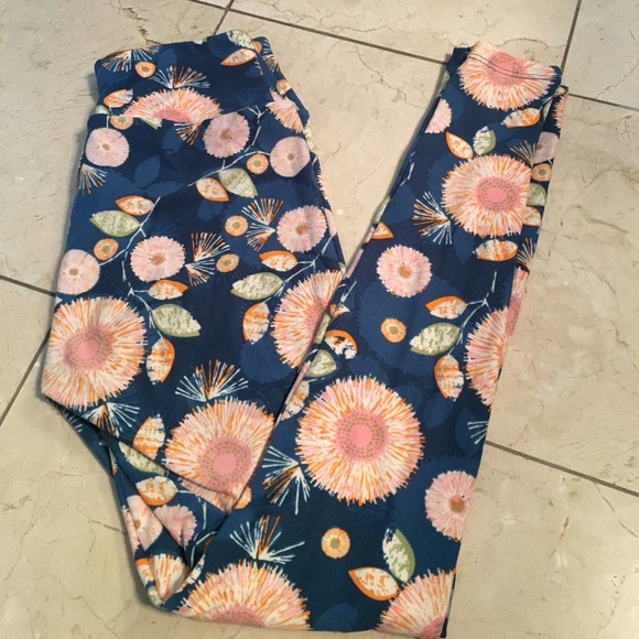 LuLaRoe Pants - 🦄Floral Lularoe Leggings🦄 Read Description!