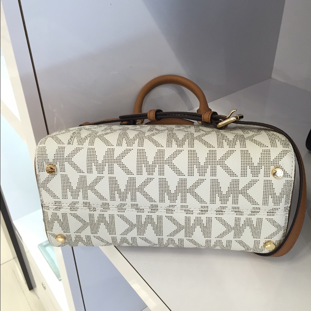 MICHAEL Michael Kors Ciara Monogram Med Messenger - Picture 3 of 6