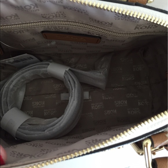 MICHAEL Michael Kors Ciara Monogram Med Messenger - Picture 6 of 6