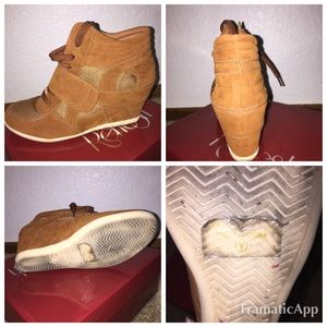 Refresh wedge tennis shoe