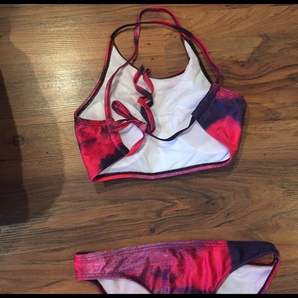 Bikini - Picture 2 of 2