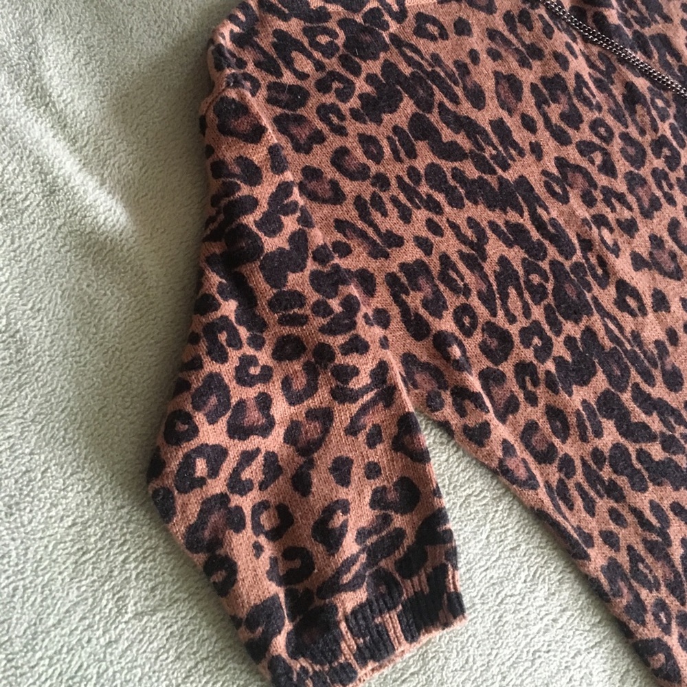 Leopard print sweater dress with short sleeves. - Picture 3 of 4