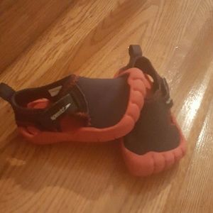 SOLD 🎉🎈HOST PICK🎈🎉 Speedo Hybrid Water Shoes