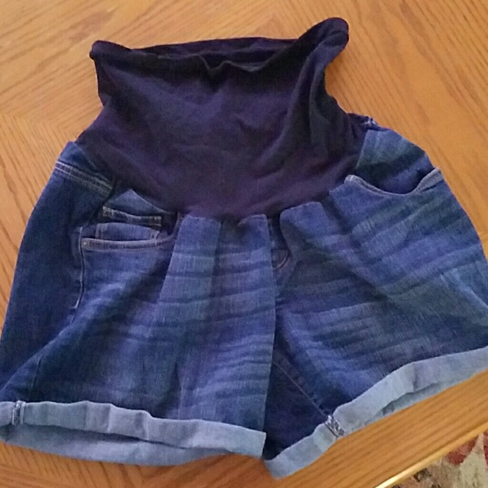Maternity shorts