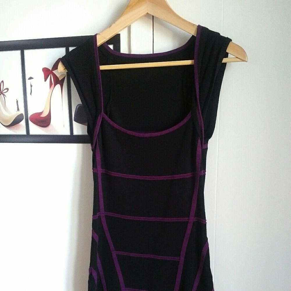 Body hugging sleveless sweater dress