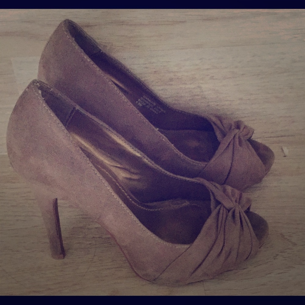 The Loft 4" heels . Sexy!!