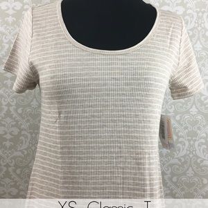 BNWT LulaRoe Classic T in XS