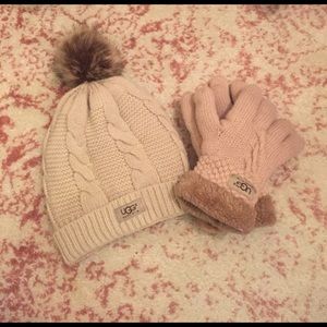 Uggs Gloves and Hat!
