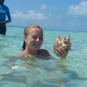 Meet your Posher, Abigail