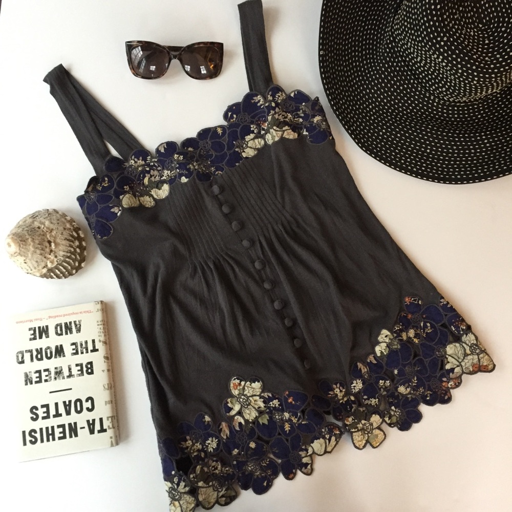 Anthropologie • Gray floral appliqué tank