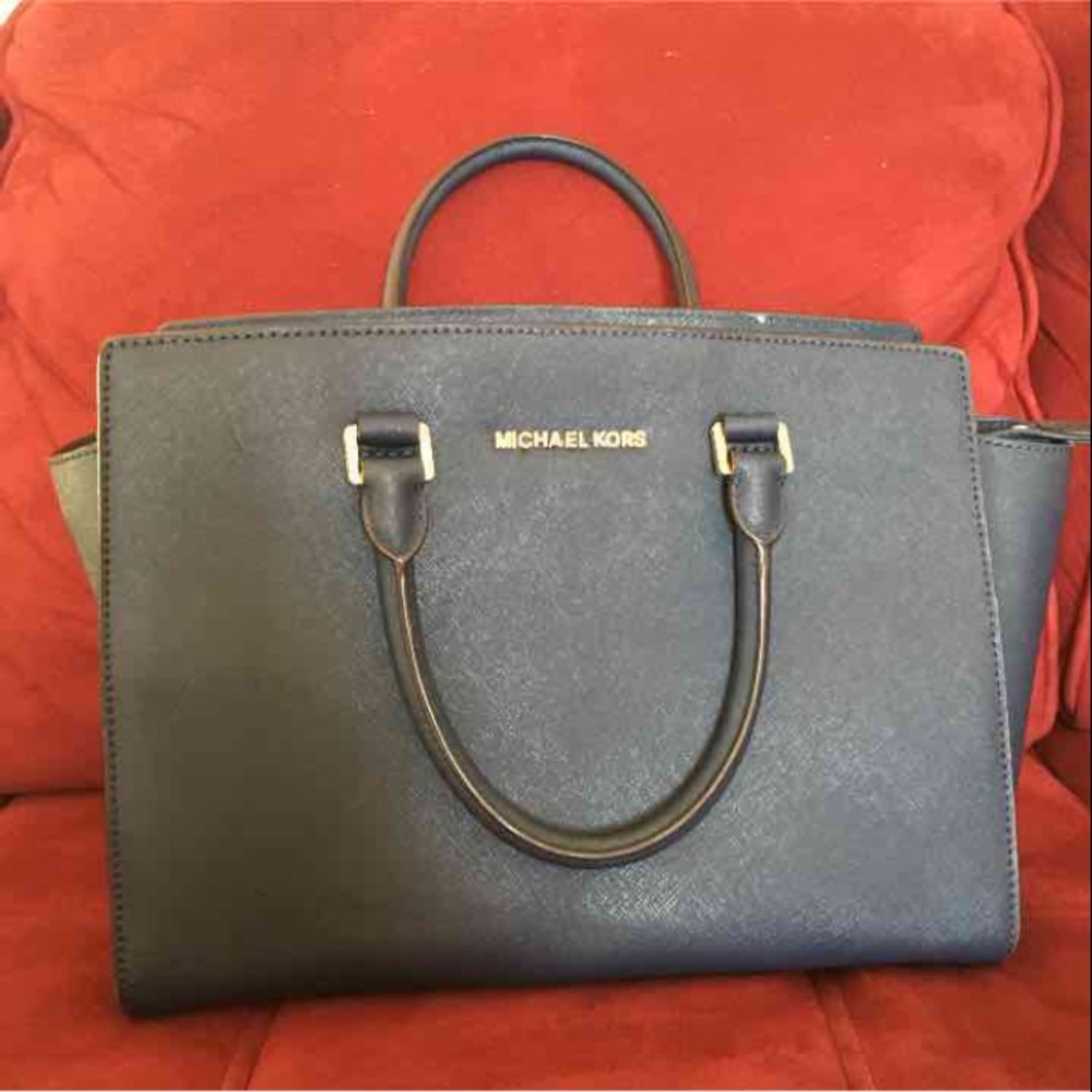 Michael kors satchel navy blue