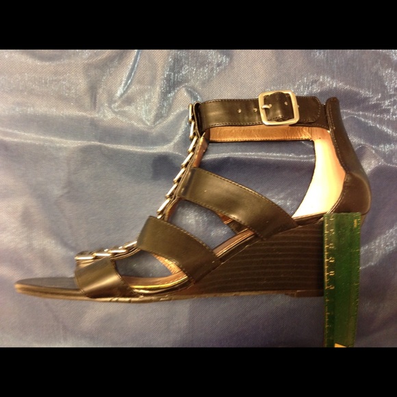🎉BCBGeneration strappy wedge sandals - Picture 2 of 4