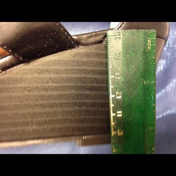 🎉BCBGeneration strappy wedge sandals - Picture 3 of 4