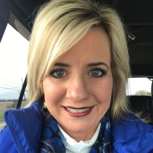 Meet your Posher, Lorie