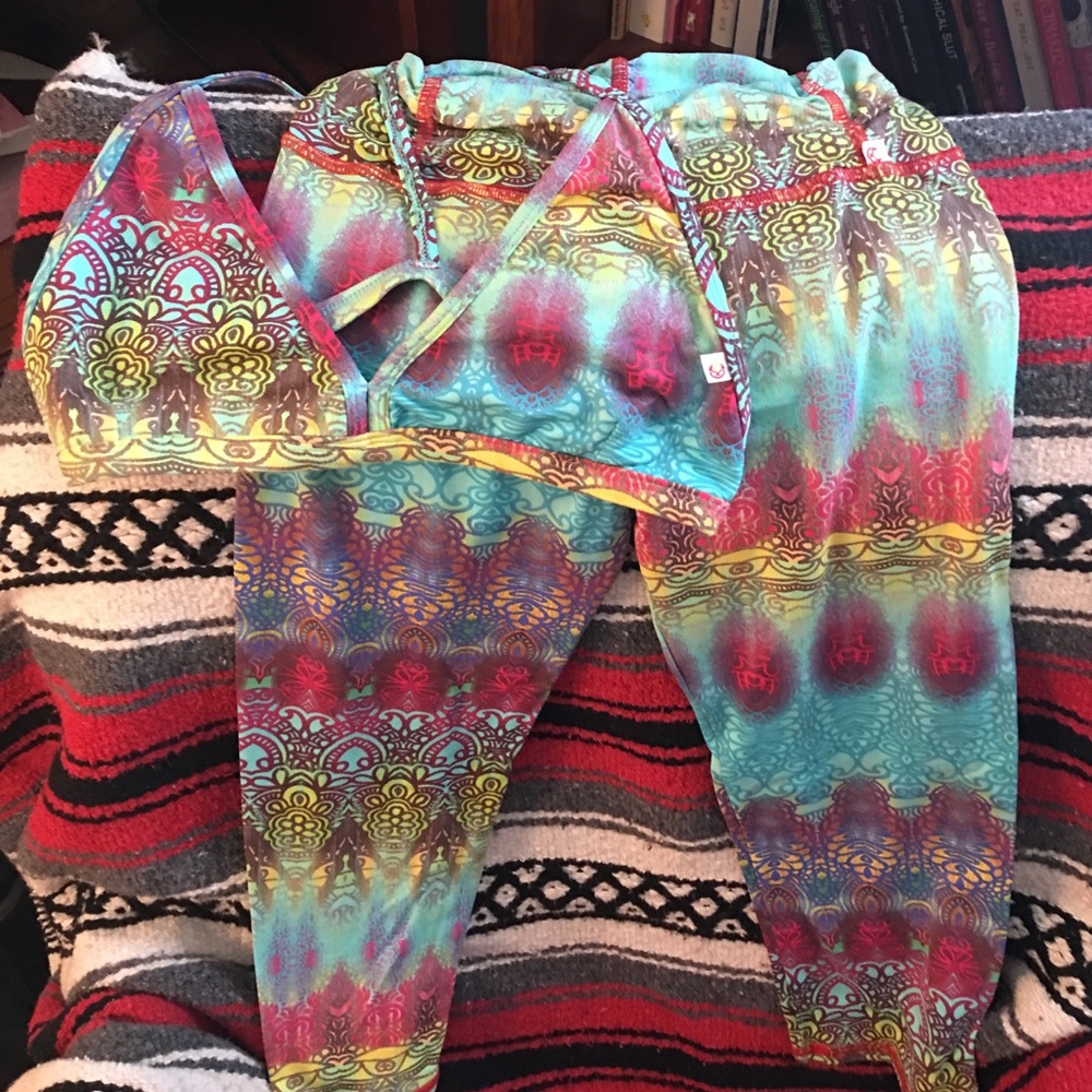 Shakti hot yoga tights leggings and bra top medium