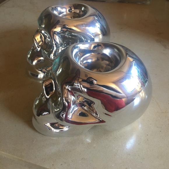 2 skull candle holders - Picture 2 of 3