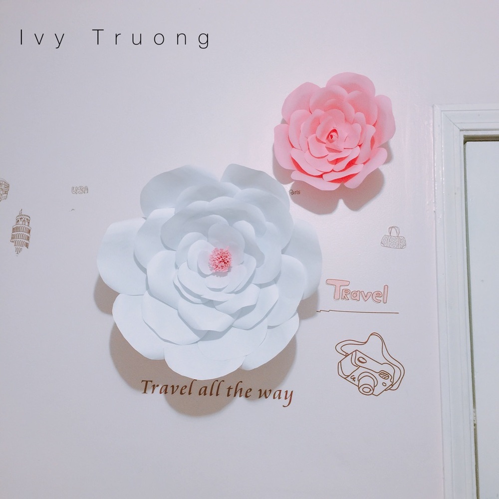 Paperflowers, room decor, backdrop for event