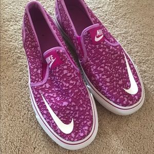 Nike youth size 5 Slip-on Sneakers