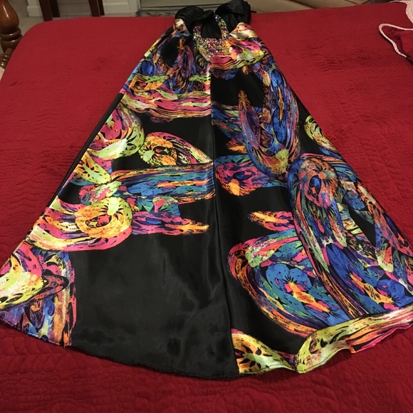 Hailey Logan by Adrianna Papell Prom Dress - Picture 4 of 8