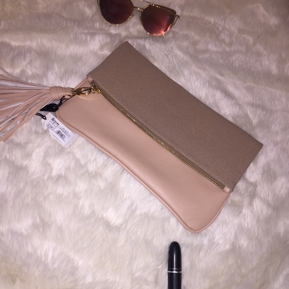 ✨NEW Pale Pink & Tan Clutch With Tassel - Picture 2 of 4