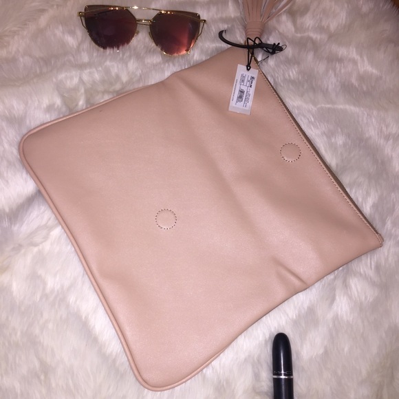✨NEW Pale Pink & Tan Clutch With Tassel - Picture 3 of 4