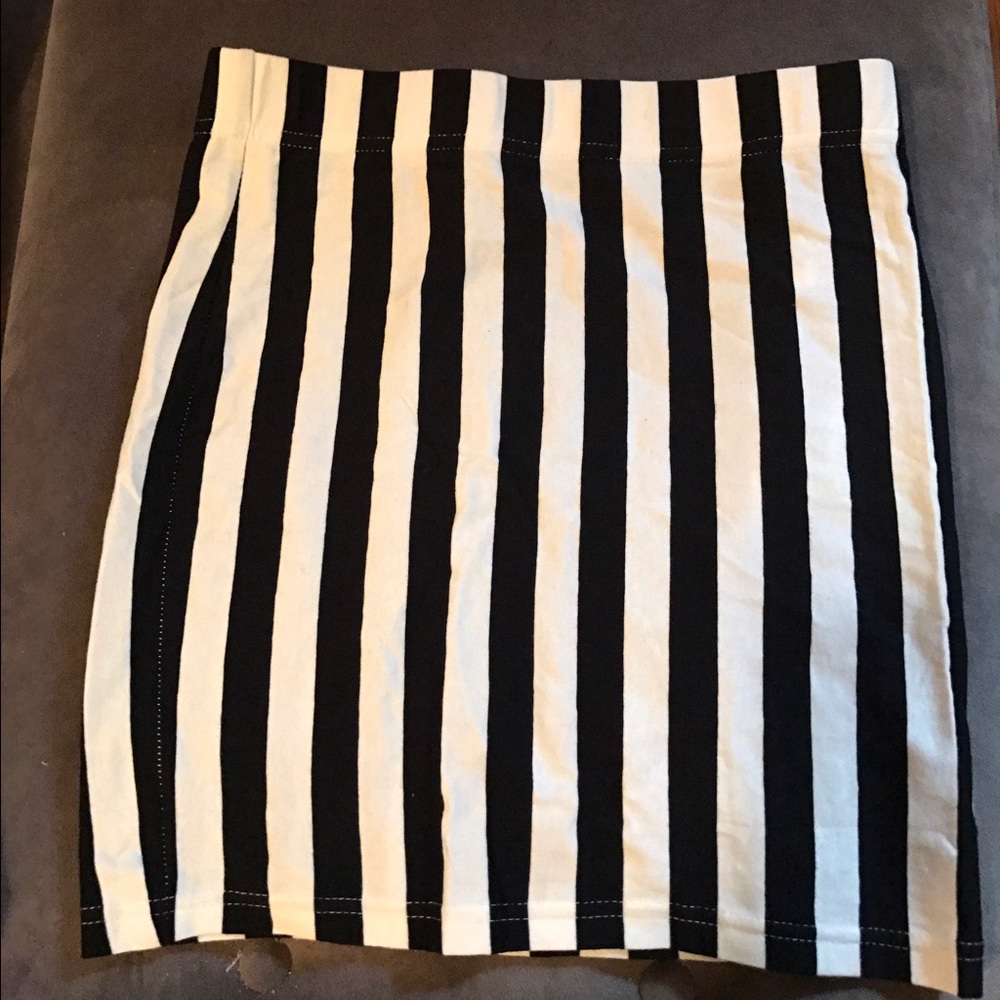❌Sold❌ Beetle Juice Black Mini Skirt