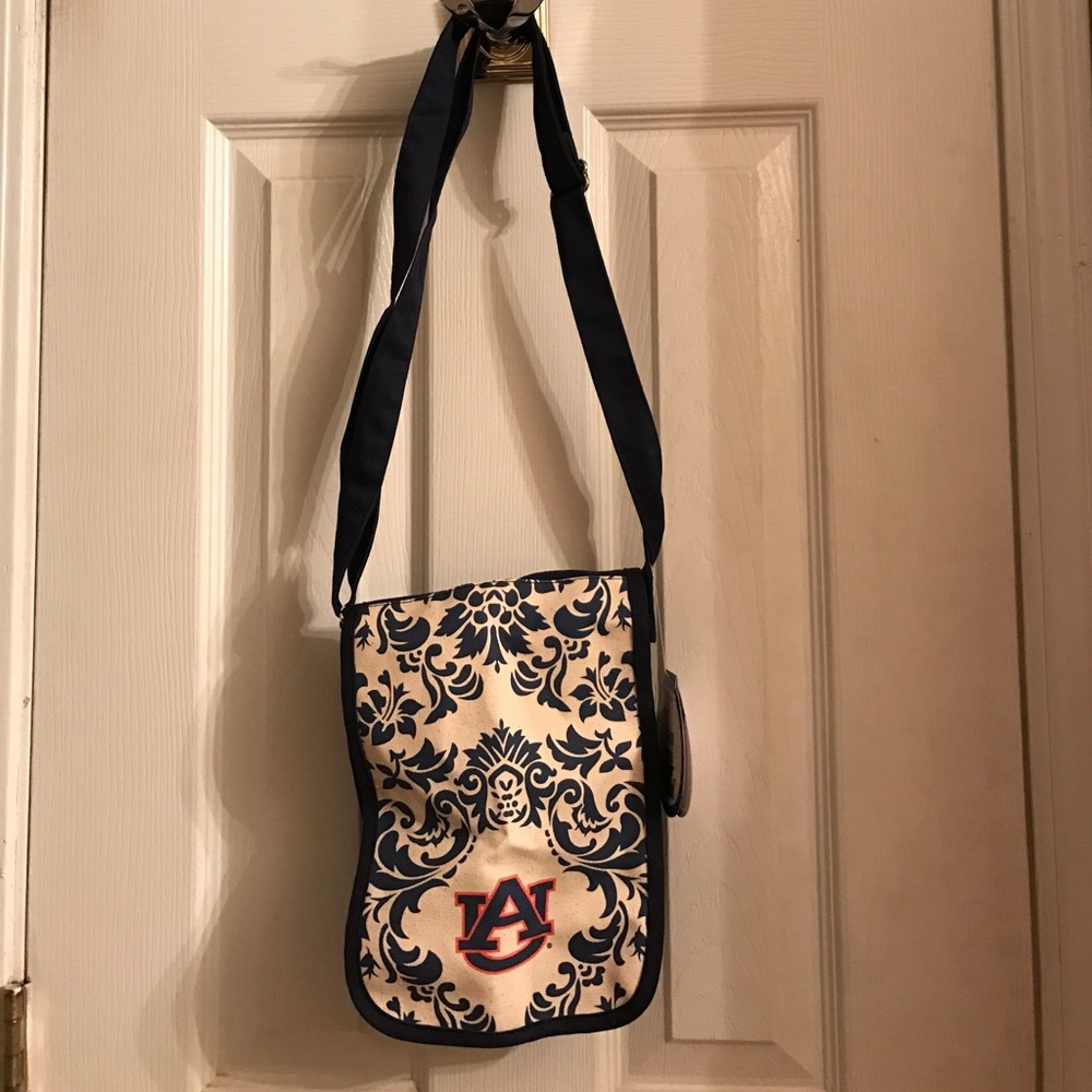 Adorable auburn purse!