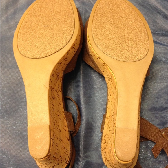 🎉Nine West brown wedge sandals - Picture 5 of 5
