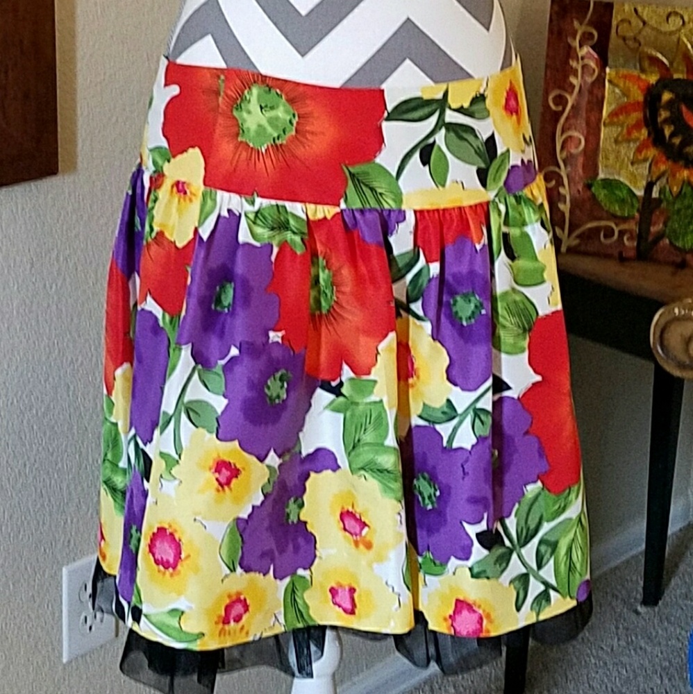 DKNYC flirty floral silk skirt *REDUCED*