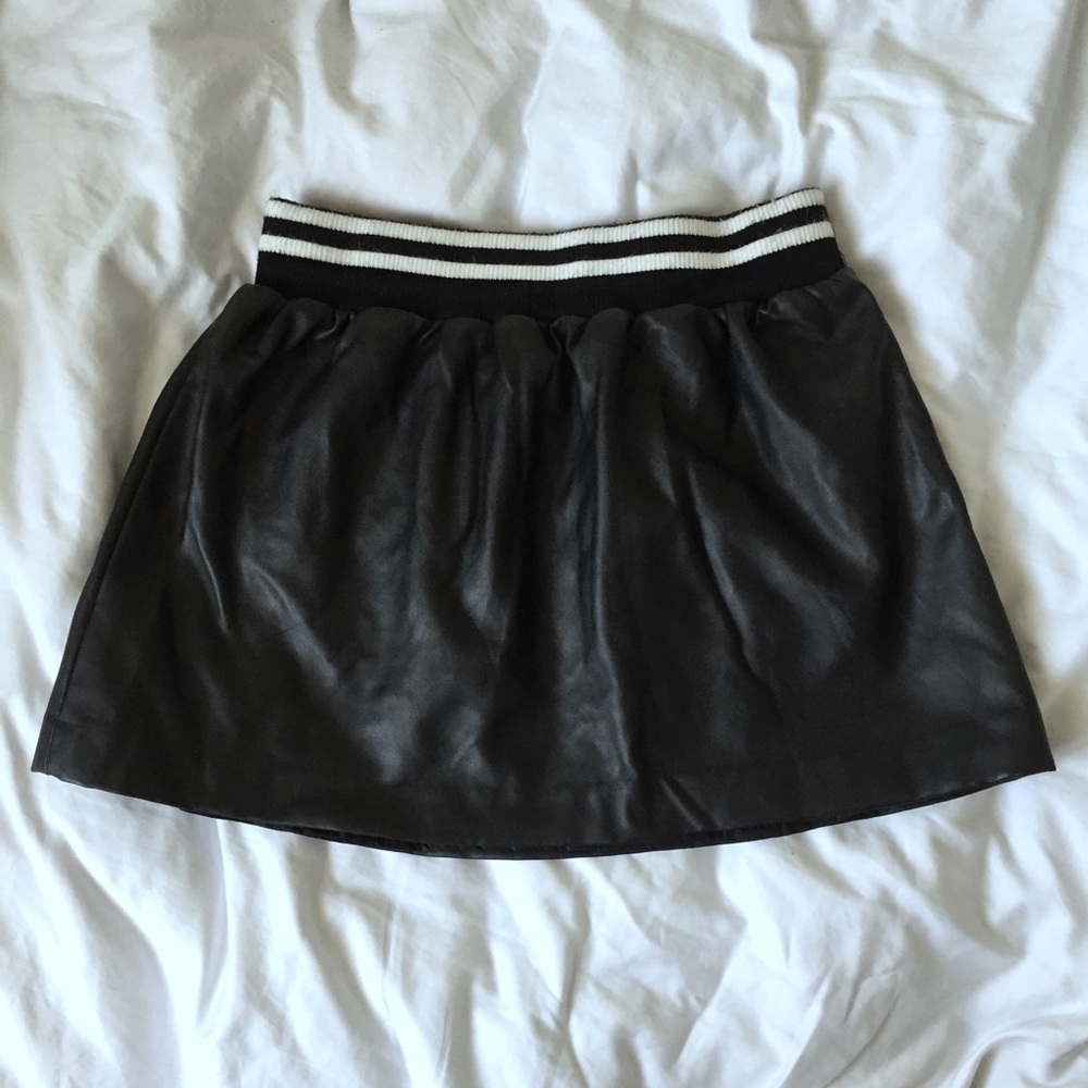 ⚫️ 30% OFF Leather Sport Skater Skirt‼️ DEFECT ‼️