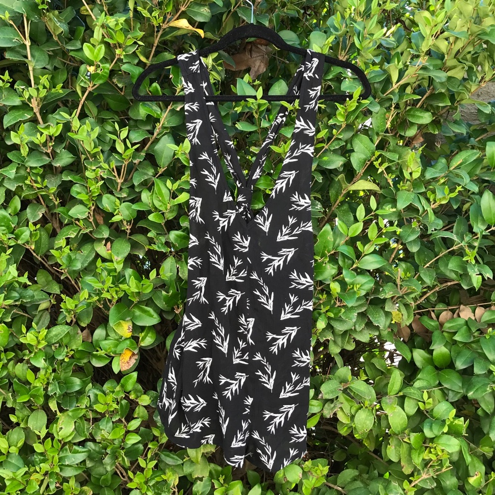 Zaina romper. Brand new🌼