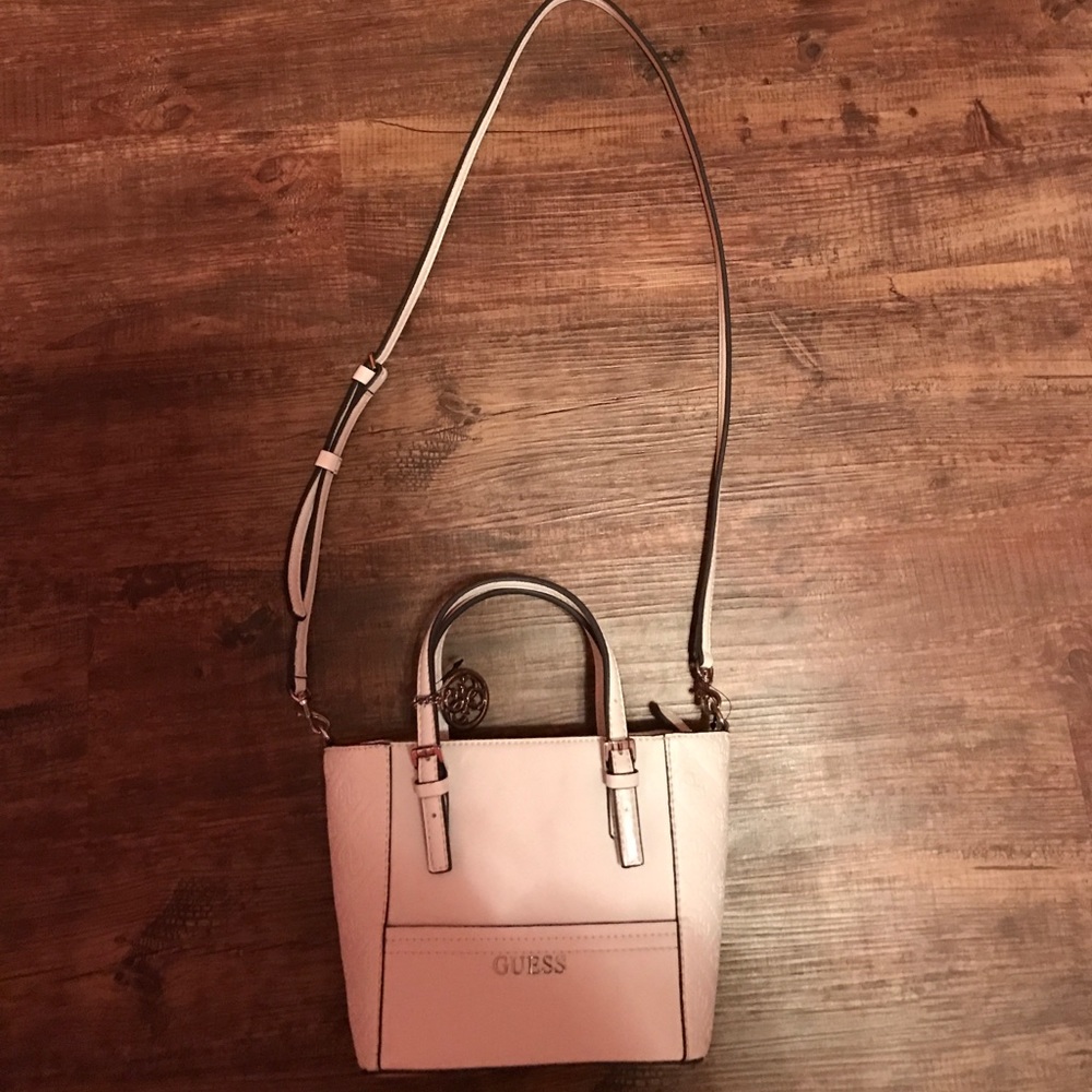 BRAND NEW NEVER USED GUESS PURSE