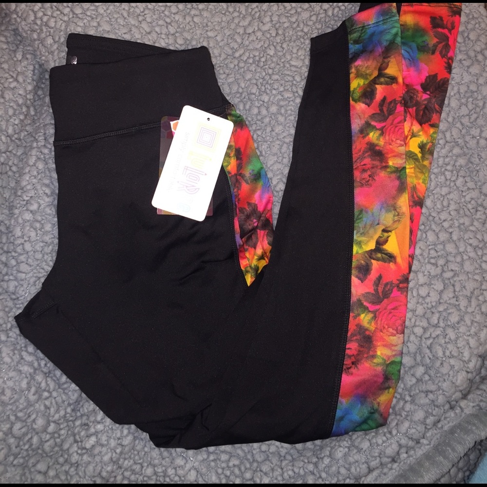 NWT BLACK LULAROE JORDANS WITH ROSES