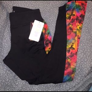 NWT BLACK LULAROE JORDANS WITH ROSES