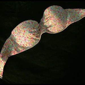 Victoria's Secret bathing suit top, size 34C