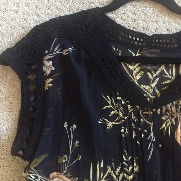 Top - Picture 2 of 2