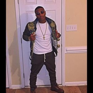 Meet your Posher, Darien