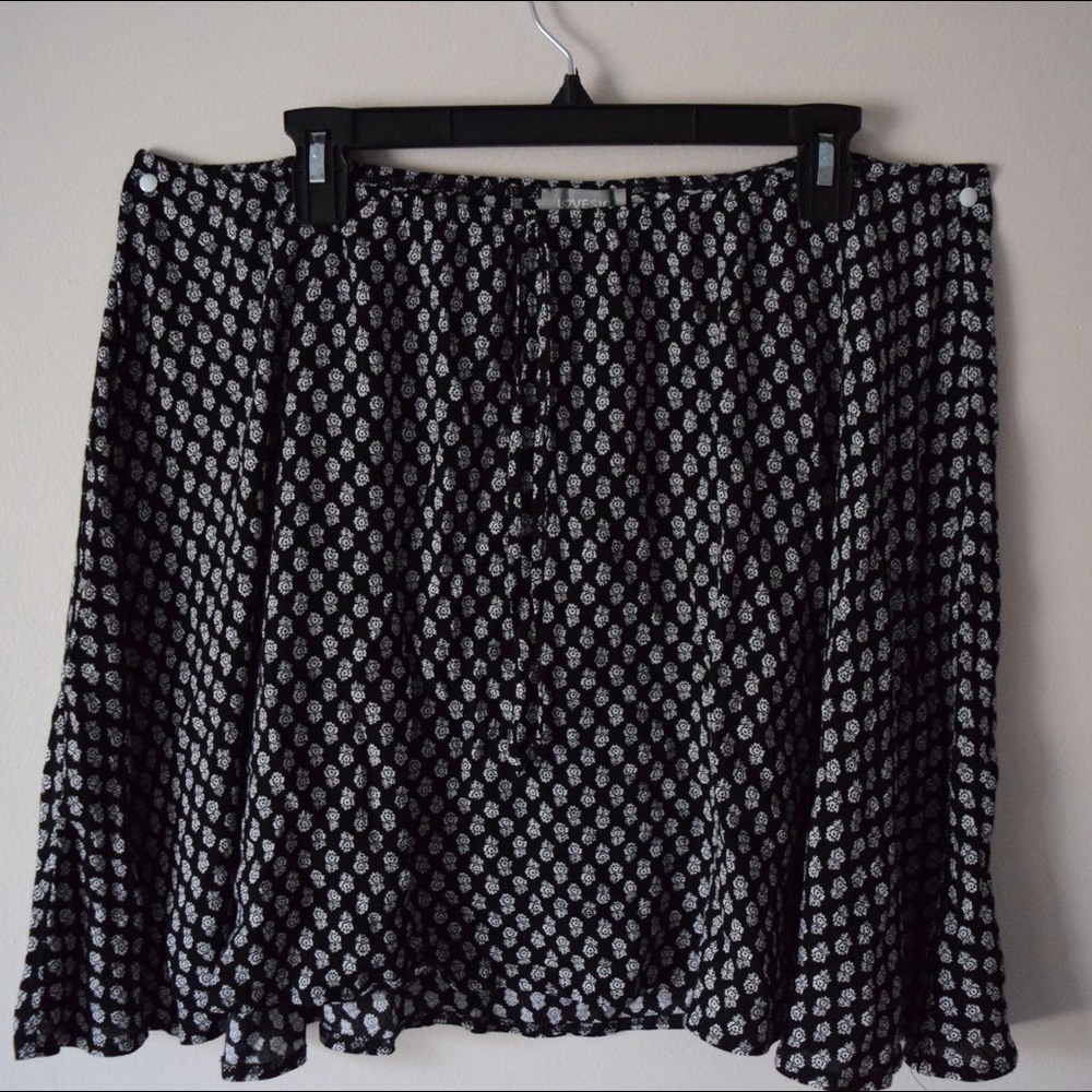Black pattern skirt