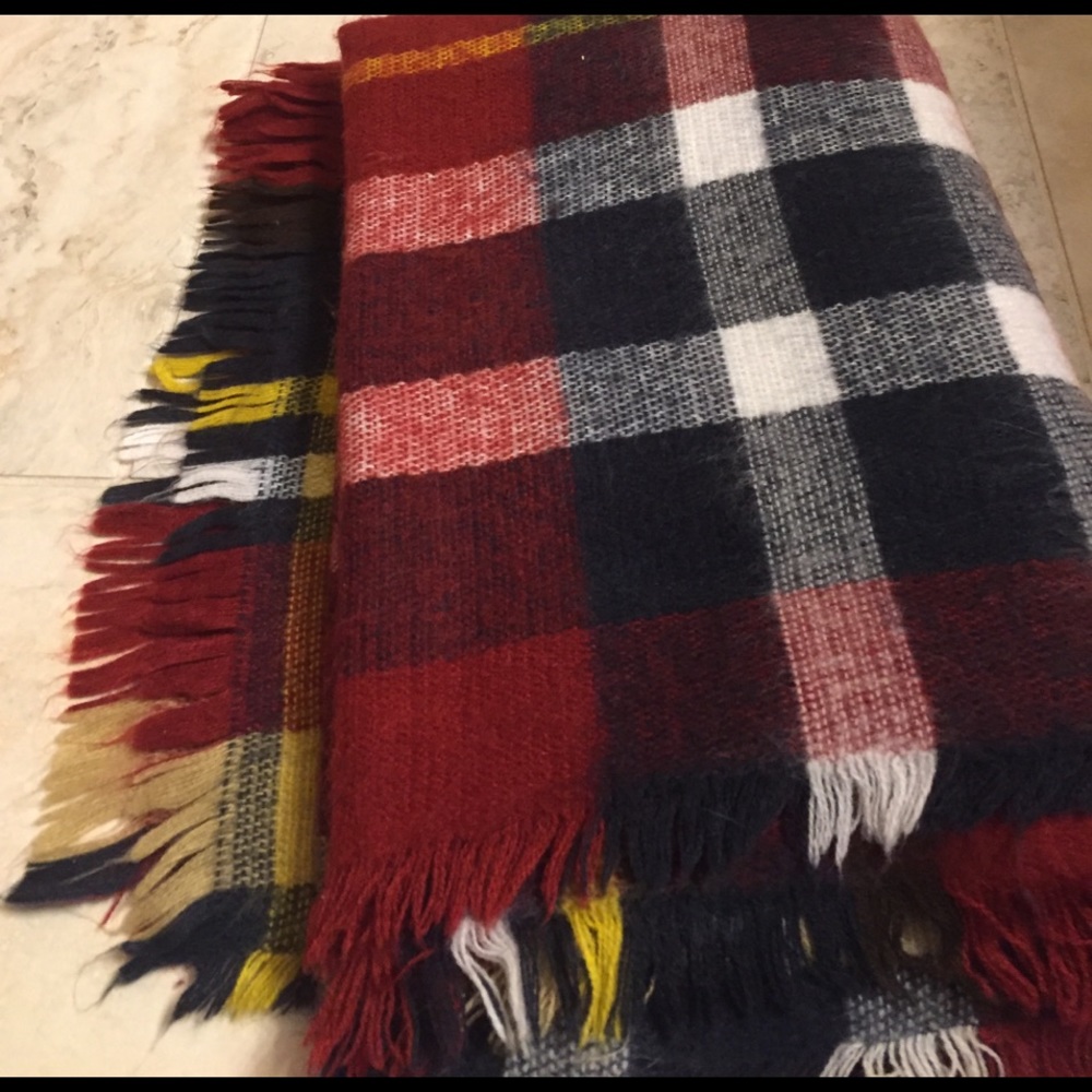 Cozy checkered blanket scarf!