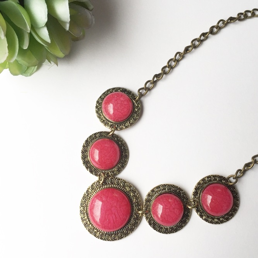 NWT Boutique Pink Bubble Statement Necklace
