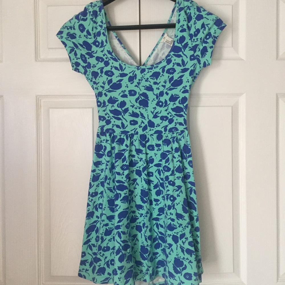 Fun summer dress with cool details. Never worn.
